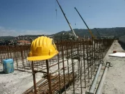 Trecase, 61enne muore colpito da una trave in muratura