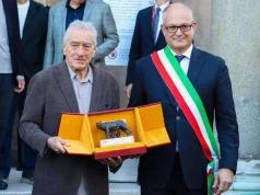 Roma, De Niro riceve la Lupa Capitolina dal sindaco Gualtieri