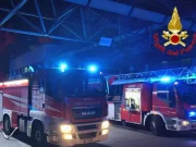 Gavirate, vasto incendio in un’azienda di materie plastiche