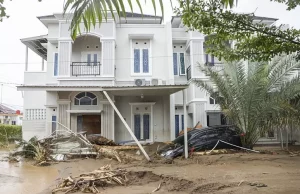 Indonesia, 84 vittime per le inondazioni