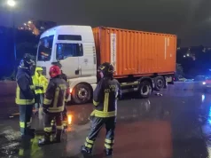 Genova, pedone muore trascinato e travolto da un tir
