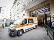 Napoli, cadono calcinacci da un edificio: due turiste ferite