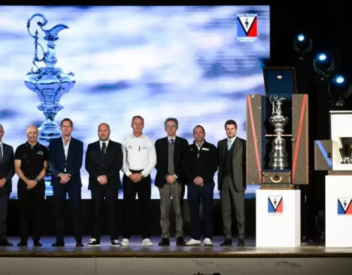 America’s Cup Napoli, presentati i team a Palazzo Reale: ufficiale la data della prima regata Presentazione America’s Cup Napoli a Palazzo Reale