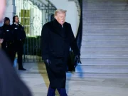 Trump atterra a Zurigo per Davos. Ue: “Aumenteremo investimenti su Groenlandia” Donald Trump atterra a Zurigo per il World Economic Forum