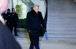 Trump atterra a Zurigo per Davos. Ue: “Aumenteremo investimenti su Groenlandia” Donald Trump atterra a Zurigo per il World Economic Forum