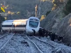 Spagna, incidente fra due treni sull’alta velocità: almeno 39 morti e 122 feriti. Ipotesi giunto saltato Incidente ferroviario in Spagna ad Adamuz sulla linea alta velocità Madrid-Andalusia
