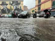 Campania, allerta meteo per temporali e venti forti: chiusi parchi e spiagge a Napoli allerta meteo Campania temporali e venti forti