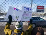 Scontri a Minneapolis, Trump apre alla possibilità che Ice lasci città Proteste a Minneapolis contro agenti federali Ice