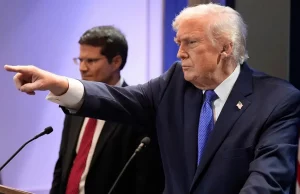 Dazi Trump, entrano in vigore al 10%: nuova stretta USA scuote mercati e Congresso Donald Trump annuncia nuovi dazi USA al 10%