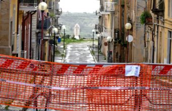 A Niscemi riaprono le scuole. Ciciliano: “Frana ancora in movimento ma rallenta” Niscemi, scuole aperte dopo la frana