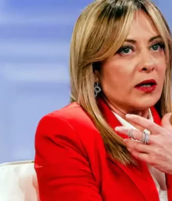 Giorno del Ricordo, Meloni: “L’Italia non permetterà mai più che questa storia sia negata” Giorno del Ricordo, cerimonia e bandiere tricolori in memoria di foibe ed esodo