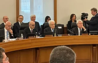 Mattarella al Csm: “Serve rispetto per questa istituzione”. Richiamo dopo le tensioni sulla giustizia Mattarella al Csm durante il plenum