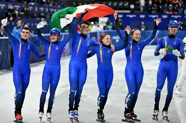 oro short track Italia, azzurri in festa sul podio a Milano-Cortina 2026