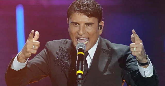 Sal Da Vinci Sanremo 2026 Sal Da Vinci standing ovation Sanremo 2026