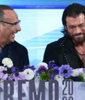Sanremo 2026, il conto alla rovescia. Si apre il sipario: l’arrivo di Can Yaman, tutte le anticipazioni sulla prima serata del Festival Carlo Conti e Can Yaman conferenza stampa Sanremo 2026
