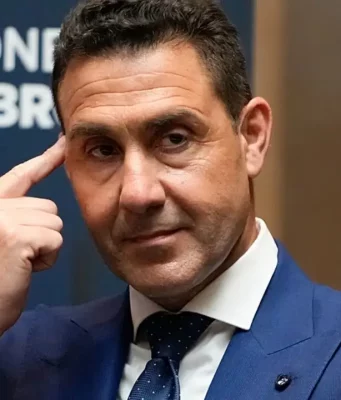 Vannacci lascia la Lega, Salvini: “Deluso”. Il Carroccio rievoca Fini: “La storia si ripete” Vannacci lascia il Carroccio