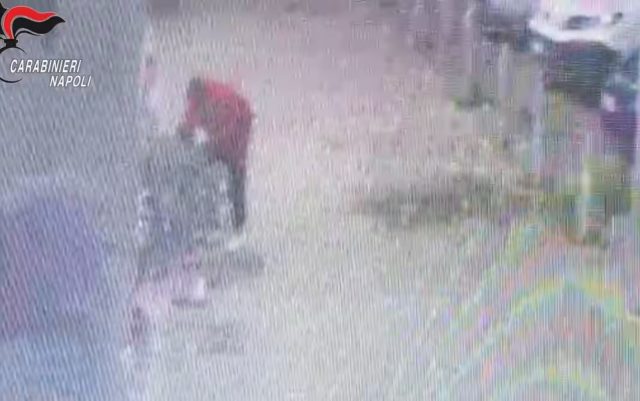 Tentato rapimento a Caivano.jpg Tentato rapimento a Caivano davanti a un supermercato