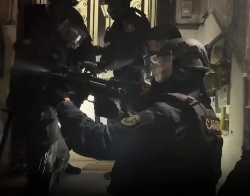 Maxi operazione di carabinieri e polizia, decapitata la camorra più potente di Napoli: 81 indagati, colpiti Mazzarella e Alleanza di Secondigliano Maxi operazione camorra Napoli, blitz di carabinieri e polizia
