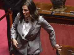 Santanchè si dimette, scossa nella maggioranza: “Obbedisco ma non sono un capro espiatorio” Daniela Santanchè ministro Turismo