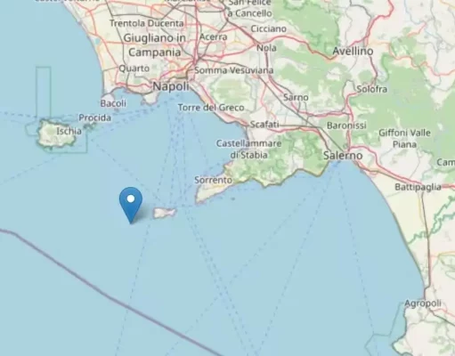 Terremoto nel Golfo di Napoli, scossa di magnitudo 5.9 vicino Capri: sisma a 414 km di profondità Mappa terremoto Golfo di Napoli vicino Capri