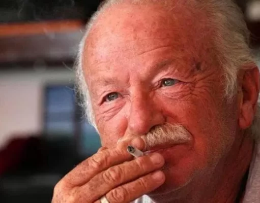 È morto Gino Paoli, addio a una leggenda della musica italiana: aveva 91 anni Gino Paoli cantautore italiano ritratto