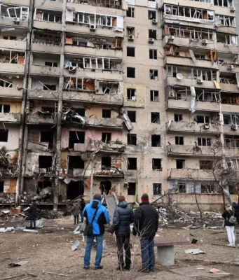 Guerra Ucraina, droni su Rostov e bomba su Kramatorsk: morti e feriti su entrambi i fronti esplosioni guerra Ucraina città distrutta