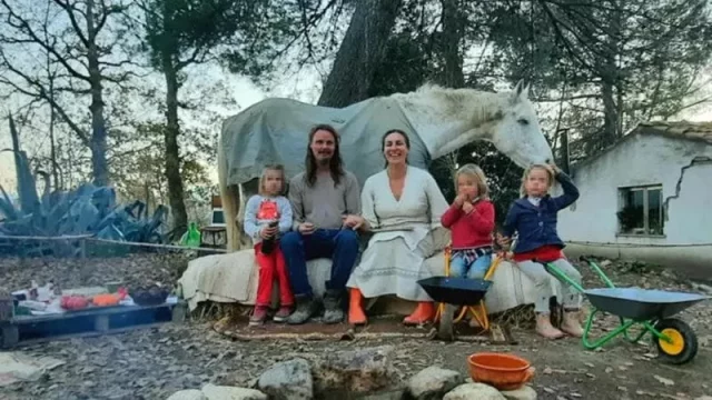 Il casolare della famiglia nel bosco.jpg Casa nel bosco dove viveva la famiglia con tre bambini