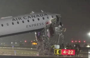 New York, scontro in pista a LaGuardia: aereo contro mezzo dei vigili del fuoco, morti pilota e copilota aeroporto LaGuardia incidente pista notte