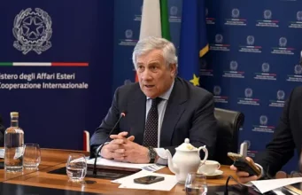 Attacchi in Iran, Tajani: “In partenza da Abu Dhabi i circa 200 studenti italiani bloccati” Italiani in partenza da Abu Dhabi