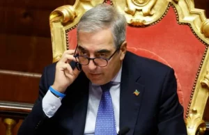 Gasparri verso le dimissioni, rivolta in Forza Italia: 14 senatori chiedono il passo indietro Maurizio Gasparri Senato intervento