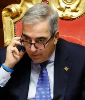 Gasparri verso le dimissioni, rivolta in Forza Italia: 14 senatori chiedono il passo indietro Maurizio Gasparri Senato intervento