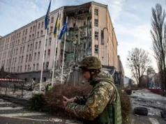 Petrolio sopra i 100 dollari: la guerra tra Iran e Israele fa impennare i prezzi Petrolio sopra i 100 dollari per effetto della guerra in Medio Oriente