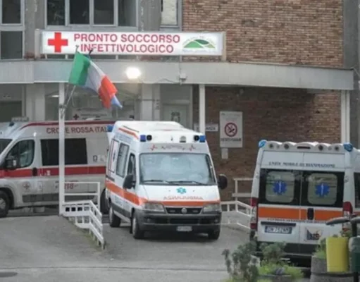 Epatite A a Napoli, casi in forte aumento: scatta il divieto sui frutti di mare crudi Epatite A in CampaniaEpatite A in Campania Pronto Soccorso Napoli