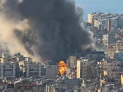 Guerra Iran, raid contro Larijani. Droni e razzi sull’ambasciata Usa a Baghdad Teheran bombardamenti guerra Iran