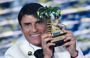 Sal Da Vinci rinvia la festa a Napoli nel giorno dei funerali di Domenico Caliendo: “Il bimbo prima di tutto” Sal Da Vinci rinvia festa per Domenico Caliendo