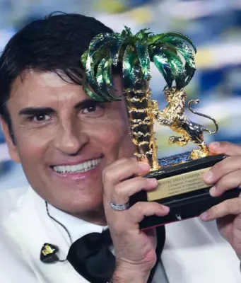 Sal Da Vinci rinvia la festa a Napoli nel giorno dei funerali di Domenico Caliendo: “Il bimbo prima di tutto” Sal Da Vinci rinvia festa per Domenico Caliendo