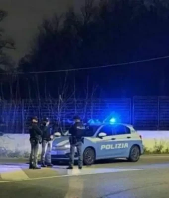 Roma, auto in fuga non si ferma all’alt e provoca strage in via Collatina: morti padre, madre e figlio Incidente via Collatina Roma notte