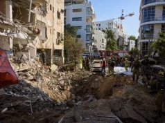 Guerra Iran-Israele, missili su Tel Aviv: feriti e danni. «Bucato lo scudo» Tel Aviv edificio danneggiato attacco missili Iran