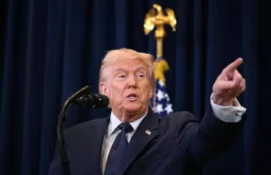 Guerra Iran, Trump alla Nato: “Aiutate ad aprire lo Stretto di Hormuz o conseguenze negative” Donald Trump dichiarazioni guerra Iran Nato