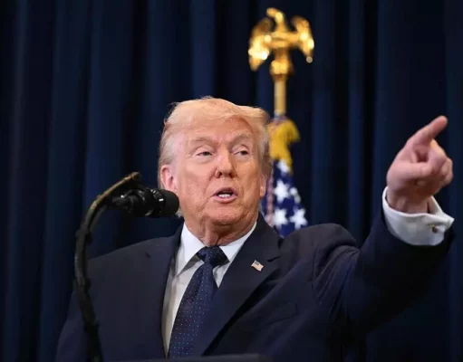 Guerra Iran, Trump alla Nato: “Aiutate ad aprire lo Stretto di Hormuz o conseguenze negative” Donald Trump dichiarazioni guerra Iran Nato