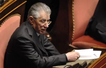 Addio a Umberto Bossi, Salvini: «Lascia un’eredità morale, mai arrendersi» Umberto Bossi morto