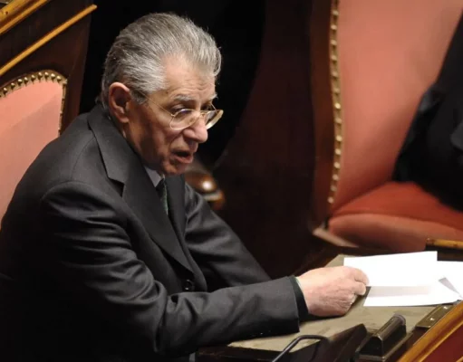 Addio a Umberto Bossi, Salvini: «Lascia un’eredità morale, mai arrendersi» Umberto Bossi morto