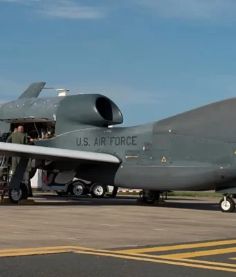 Guerra Iran, Teheran colpisce petroliera Usa nel Golfo. Aiuti militari a Cipro da Italia, Francia e Grecia Guerra Iran petroliera Usa Stretto di Hormuz