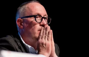 Crans-Montana, indagato il sindaco dopo la strage del Constellation: 41 morti nel rogo del locale sindaco Nicolas Féraud