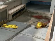 Femminicidio-suicidio a Bisceglie, lancia la moglie dal balcone e si getta nel vuoto: chi sono i coniugi morti corpi coperti femminicidio Bisceglie balcone