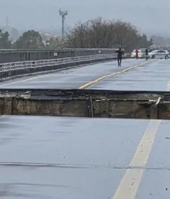 Maltempo in Italia, crolla ponte sul Trigno: allerta rossa e disagi al Centro-Sud Ponte sul Trigno crollato