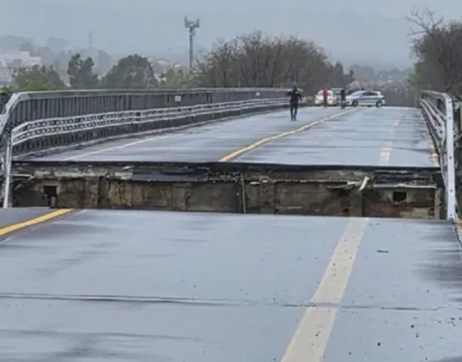 Maltempo in Italia, crolla ponte sul Trigno: allerta rossa e disagi al Centro-Sud Ponte sul Trigno crollato