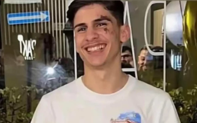 Fabio Ascione funerali Fabio Ascione chiesa gremita Napoli