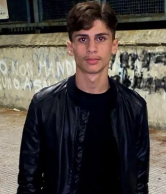 Napoli, chi era Fabio Ascione: il 20enne ucciso all’alba davanti a un bar Fabio Ascione Napoli vittima