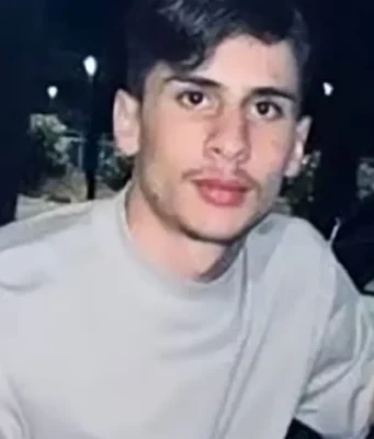 Agguato a Ponticelli, Fabio Ascione ucciso davanti al bar, i familiari: “È stato uno scambio di persona” Fabio Ascione 20 anni